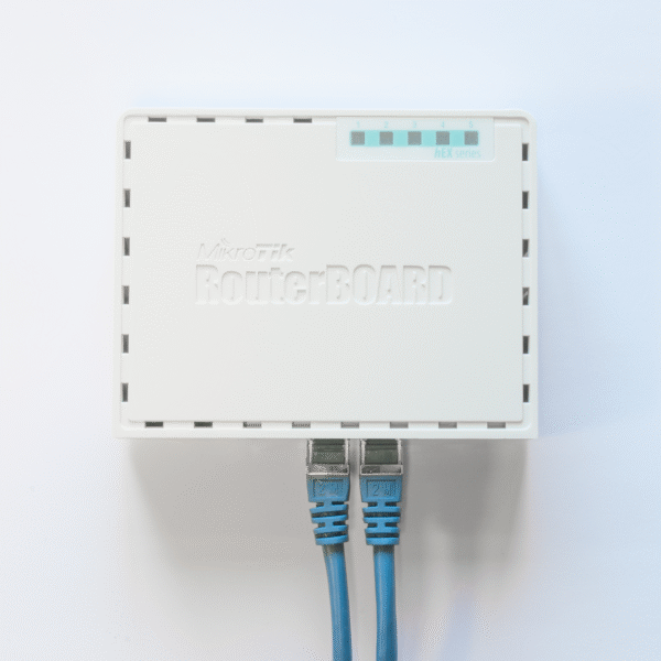 27562-2965_hex202.png MikroTik hEX Router, 5×Gigabit, microSD, USB, RouterOS L4 (RB750Gr3)