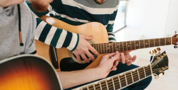 Tečaj gitare ili ukulela - naučite pravilno svirati uz individualni ili grupn...
