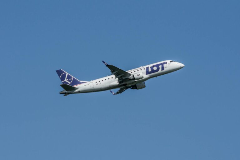 lot polish airlines plane in flight