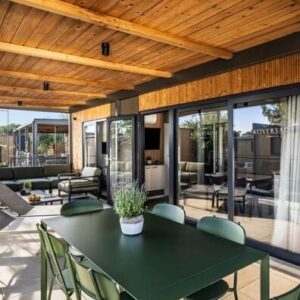 Kamp Koversada Covered 4* - 2 noćenja za 4 osobe i 1 dijete do <br>11,99 godi... – Jadran ponuda