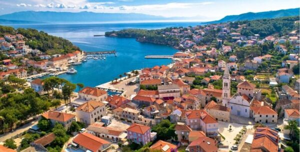 Fontana Resort 2*, Jelsa - 3, 5 ili 7 noćenja s polupansionom za 2 osobe<br> ... – Jadran ponuda