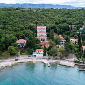 Hotel Delfin na otoku Krku - obiteljski odmor uz 8 noćenja <br>s polupansiono... – Jadran ponuda
