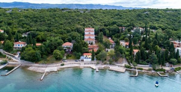 Hotel Delfin na otoku Krku - obiteljski odmor uz 8 noćenja <br>s polupansiono... – Jadran ponuda